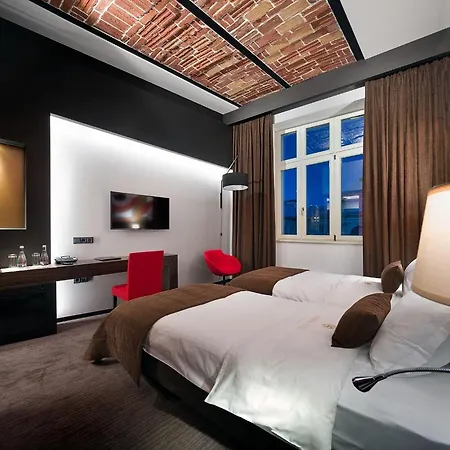 Bankhotel ホテル リヴィウ