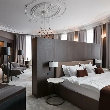 Bankhotel ホテル リヴィウ