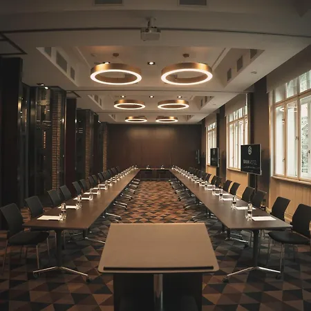 Bankhotel 5*