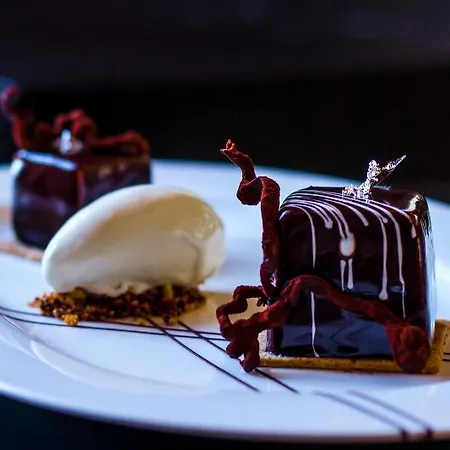 Bankhotel Szálloda 5*