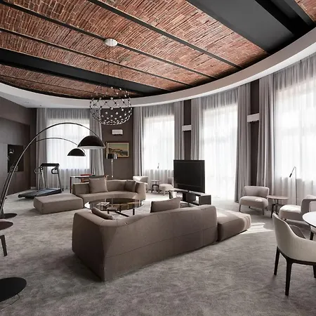 Bankhotel 5*