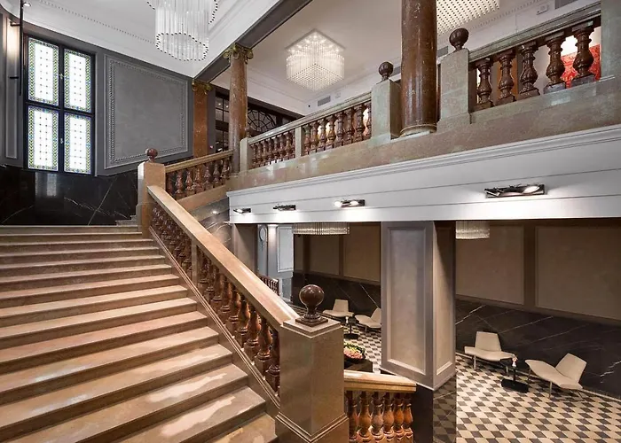 Bankhotel 5* Львов