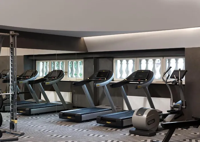 Bankhotel ホテル リヴィウ