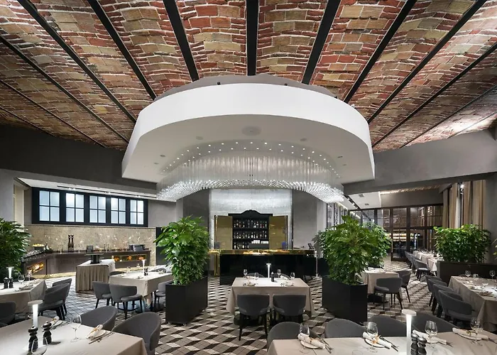 Bankhotel Отель 5*