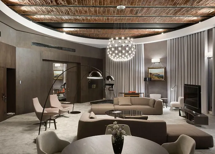 מלון Bankhotel 5*