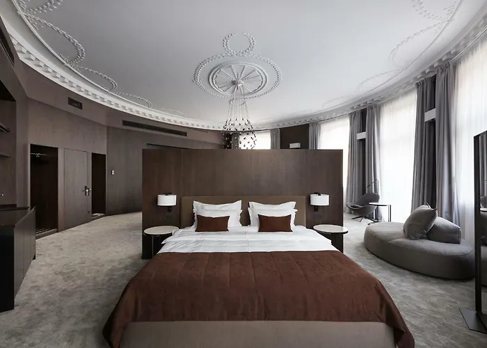 מלון Bankhotel 5*